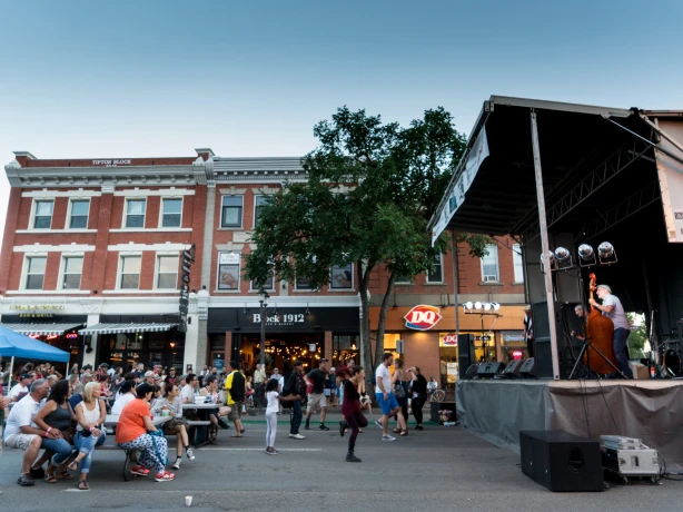 CA Alberta Edmonton street busy