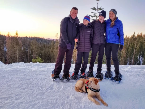 Family Yosemite National Park California United Snowshoe Winter Hike Sign Guide Service 54755
