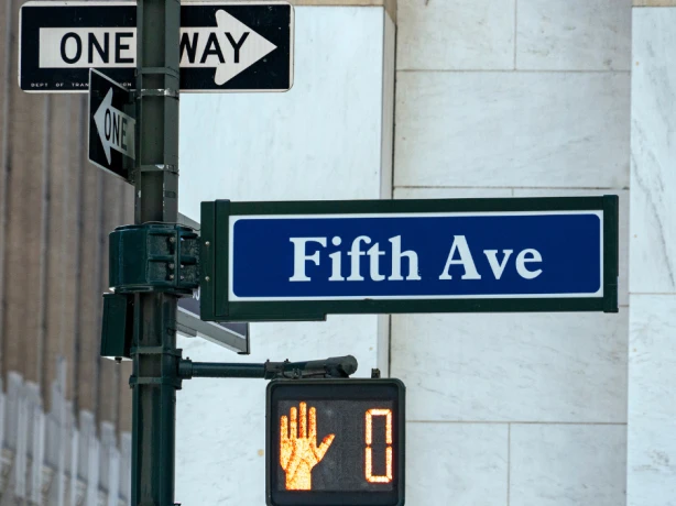 US New York fifth avenue straatnaambord