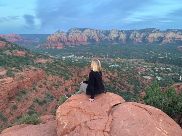 US Arizona Grand Canyon winter cliff view