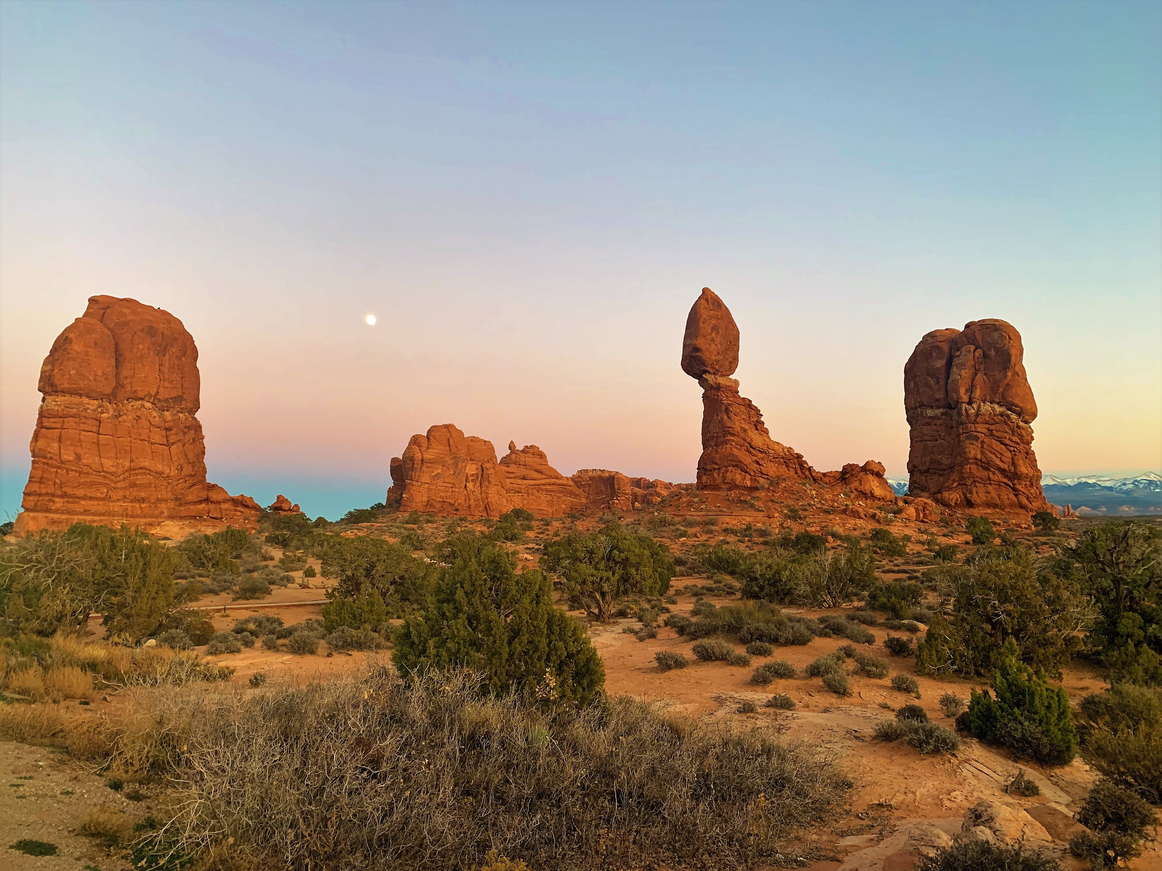 US Utah Moab Arches NP balanced rock