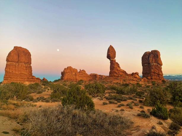 US Utah Moab Arches NP balanced rock