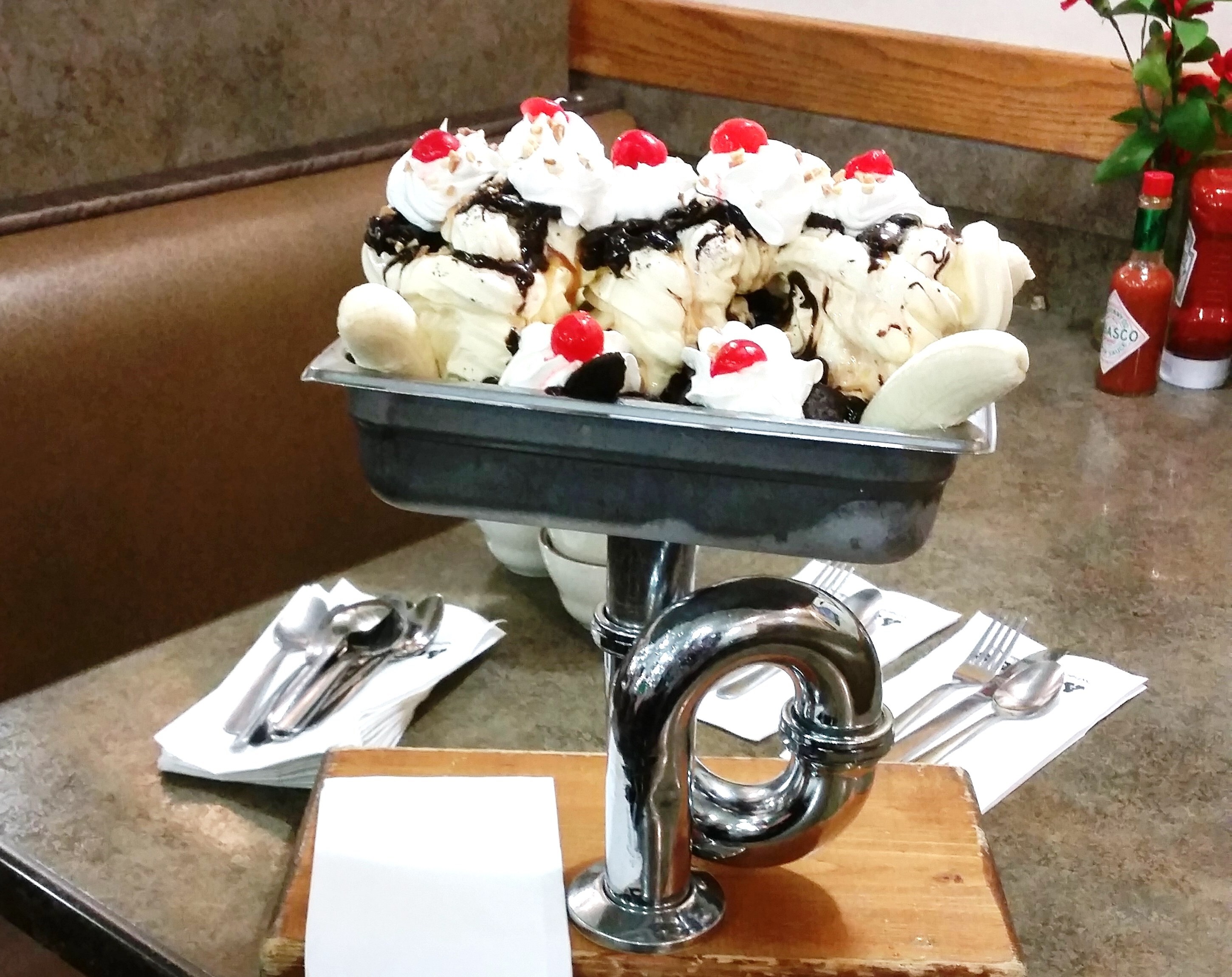 USA Utah Rich County sink banana split Angies Restaurant Logan