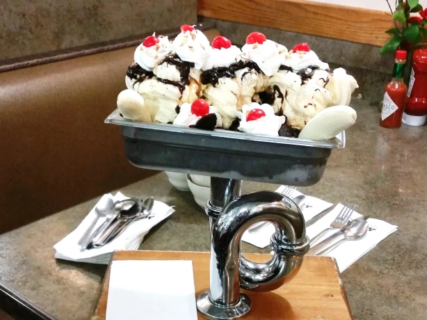 USA Utah Rich County sink banana split Angies Restaurant Logan
