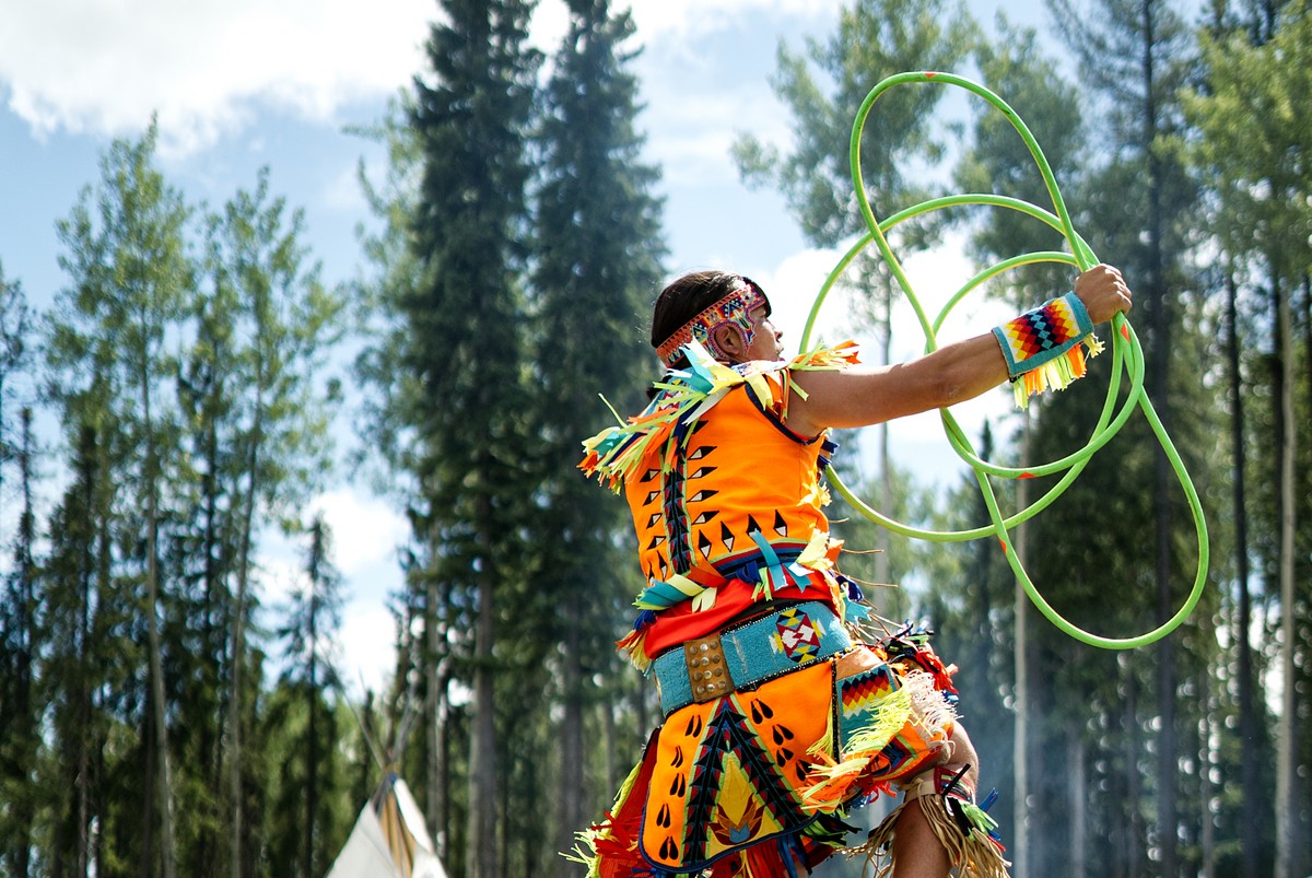 ca_first nations_ culture_fort nelson_northern rockies_world champion hoop dancer dallas arcand