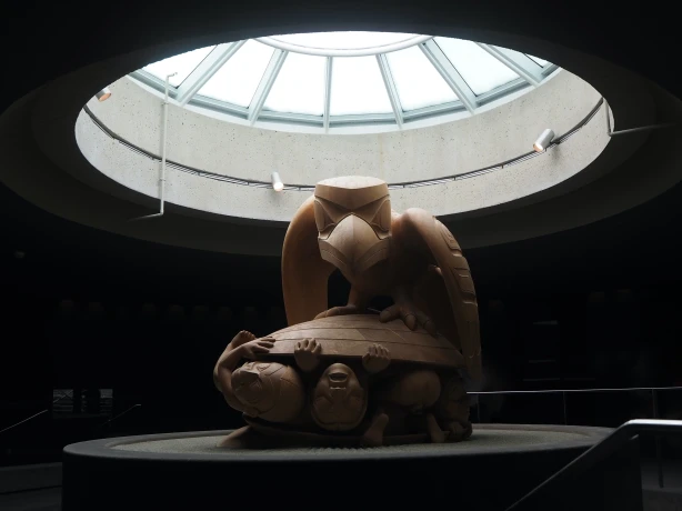 canada-museum-anthropology-british-columbia-raven-first-men-bill-reid