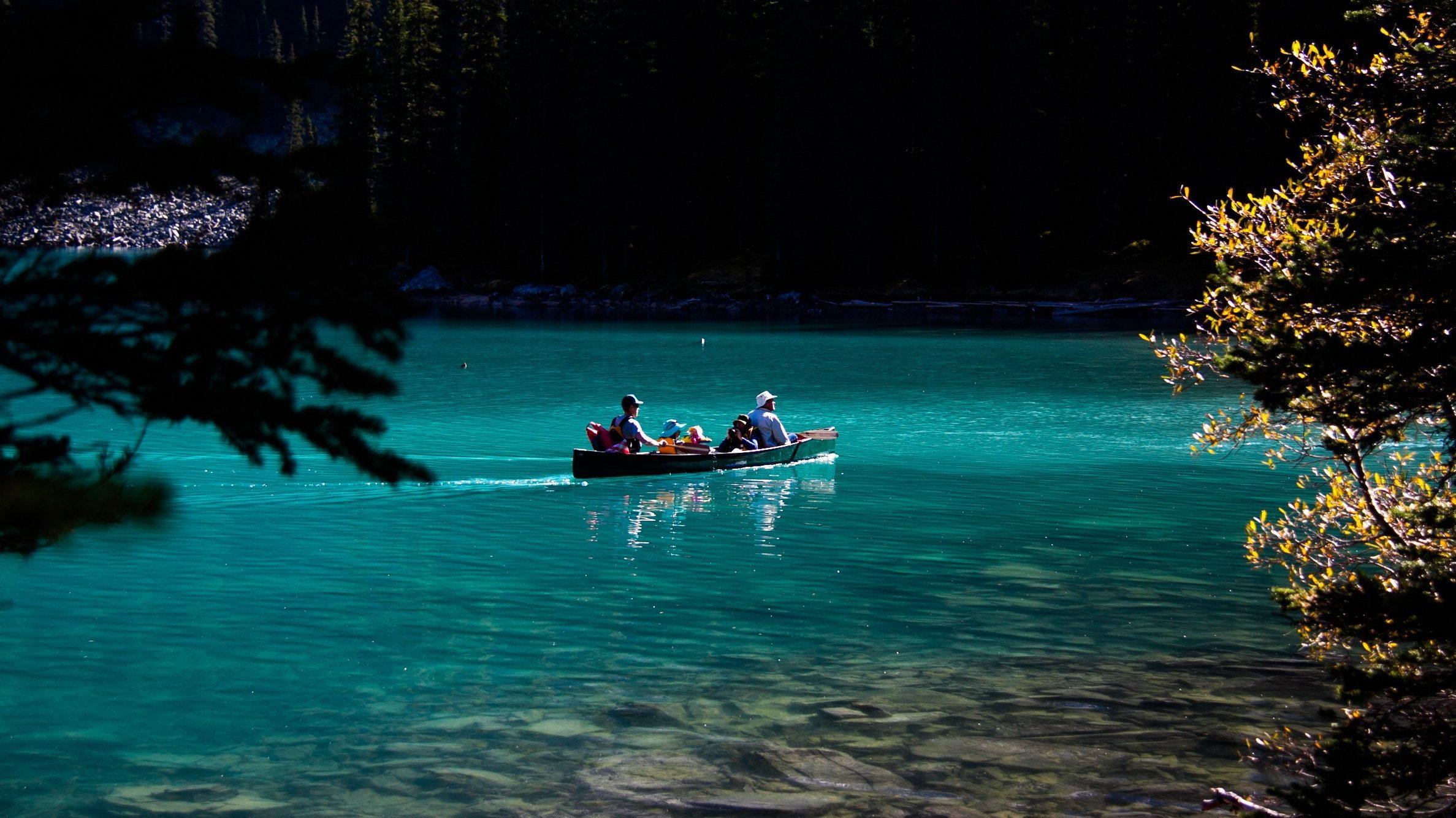 Can moraine lake alberta
