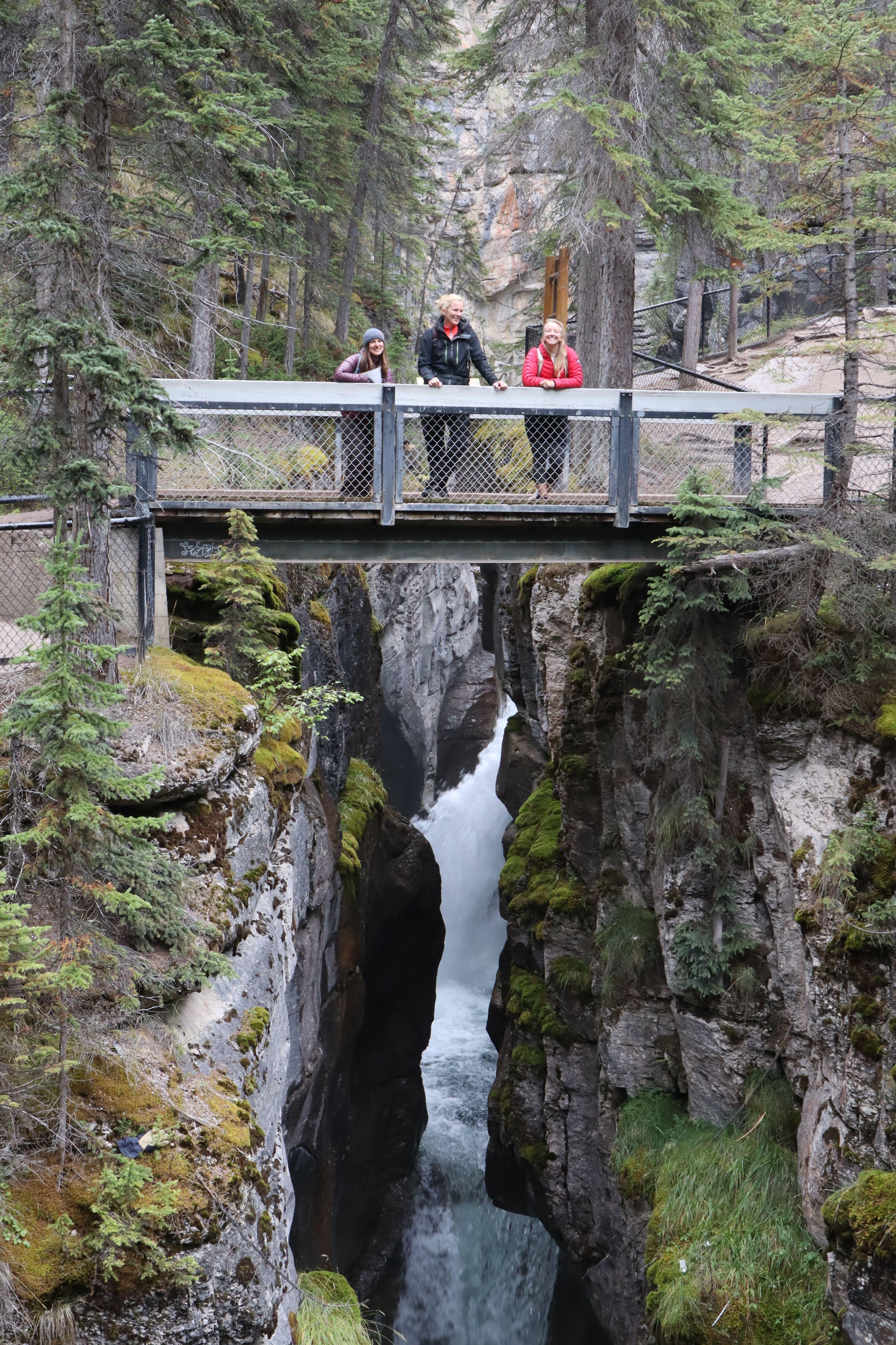 Canada-Alberta-Jasper-Maligne Canyon-friends