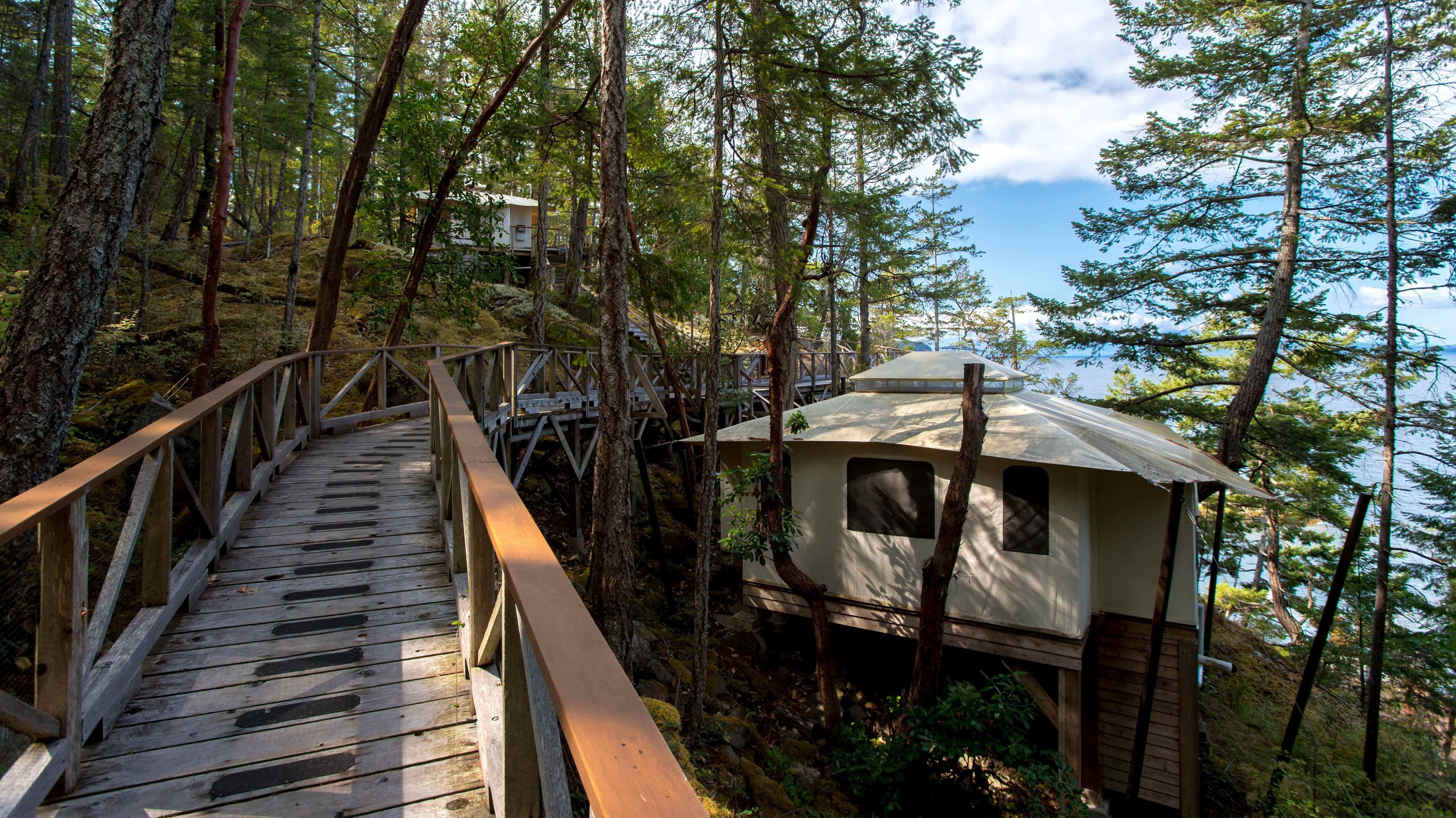 Can vancouver accom coast and mountains