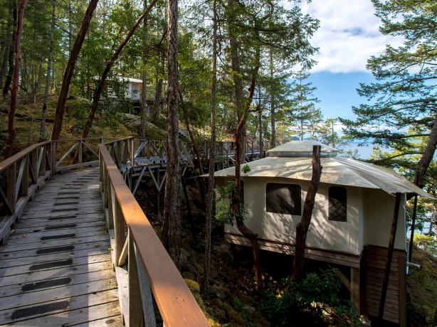 Can vancouver accom coast and mountains