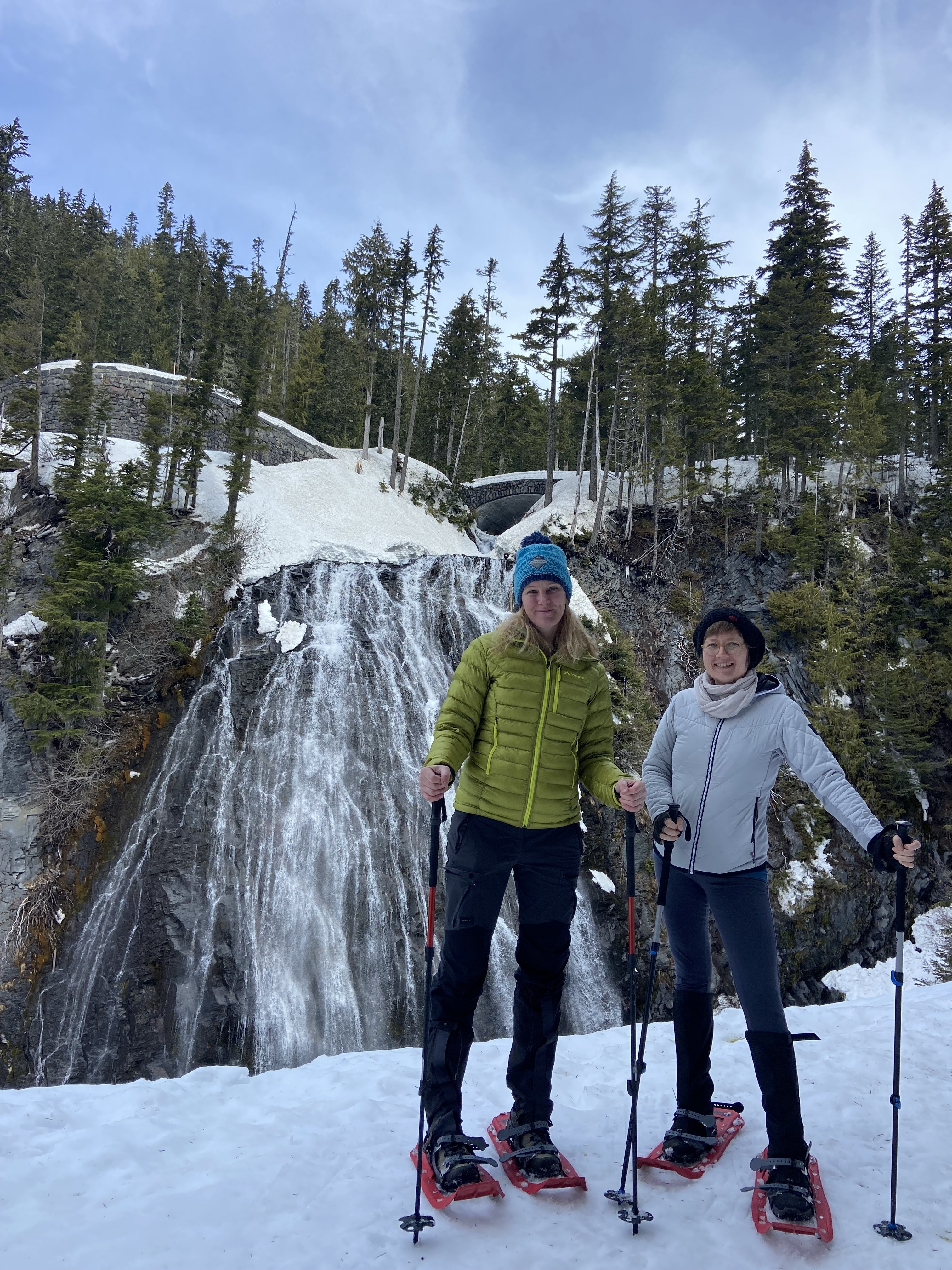 USA  Northwest Washington Mount Rainier snowshoeing