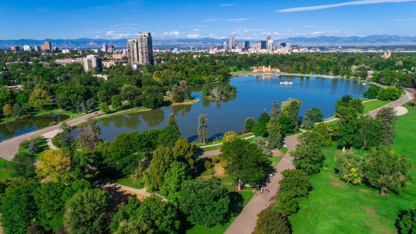 US Colorado Denver green city park view