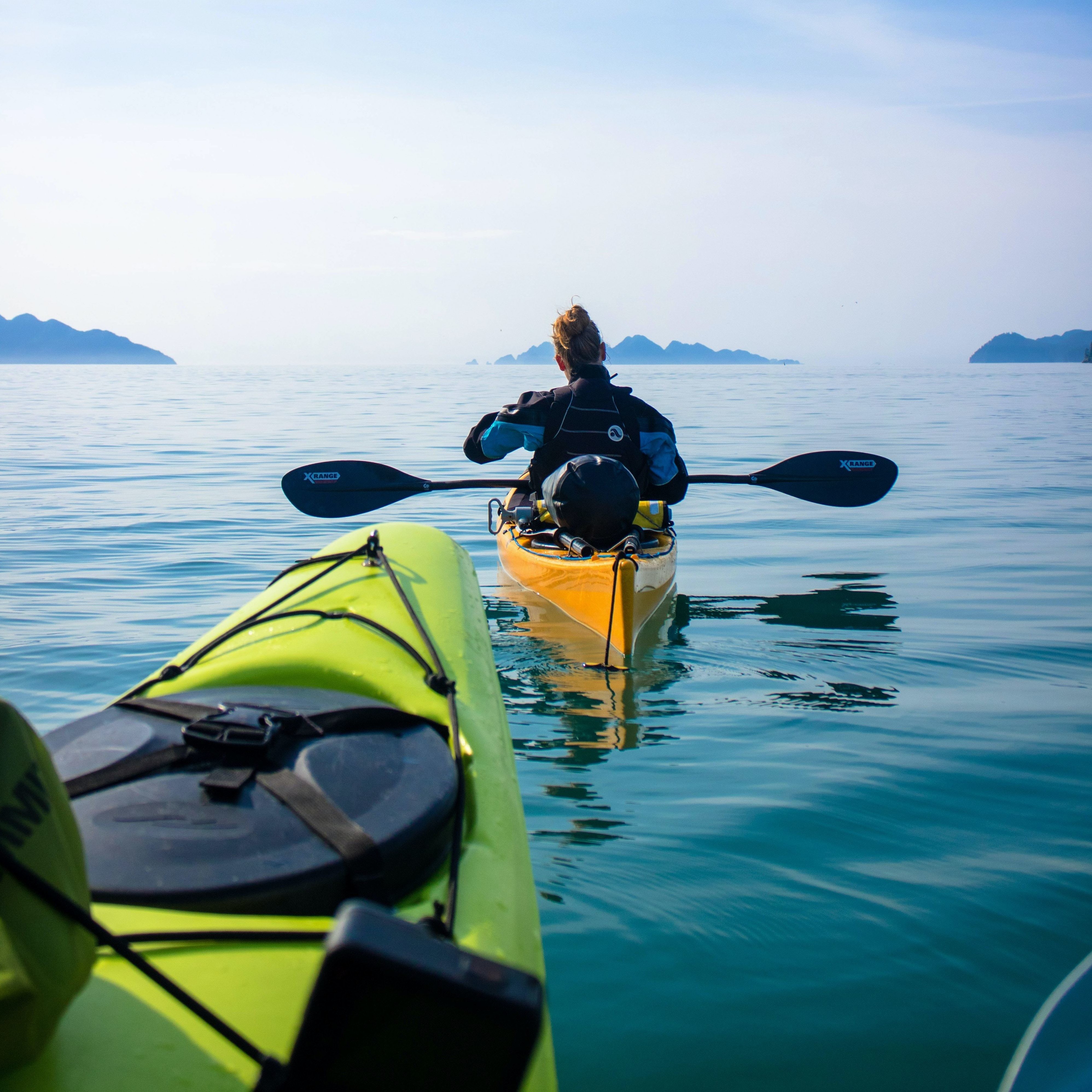 Een paar kajakkers in Kenai Fjords National Park in Alaska, VS