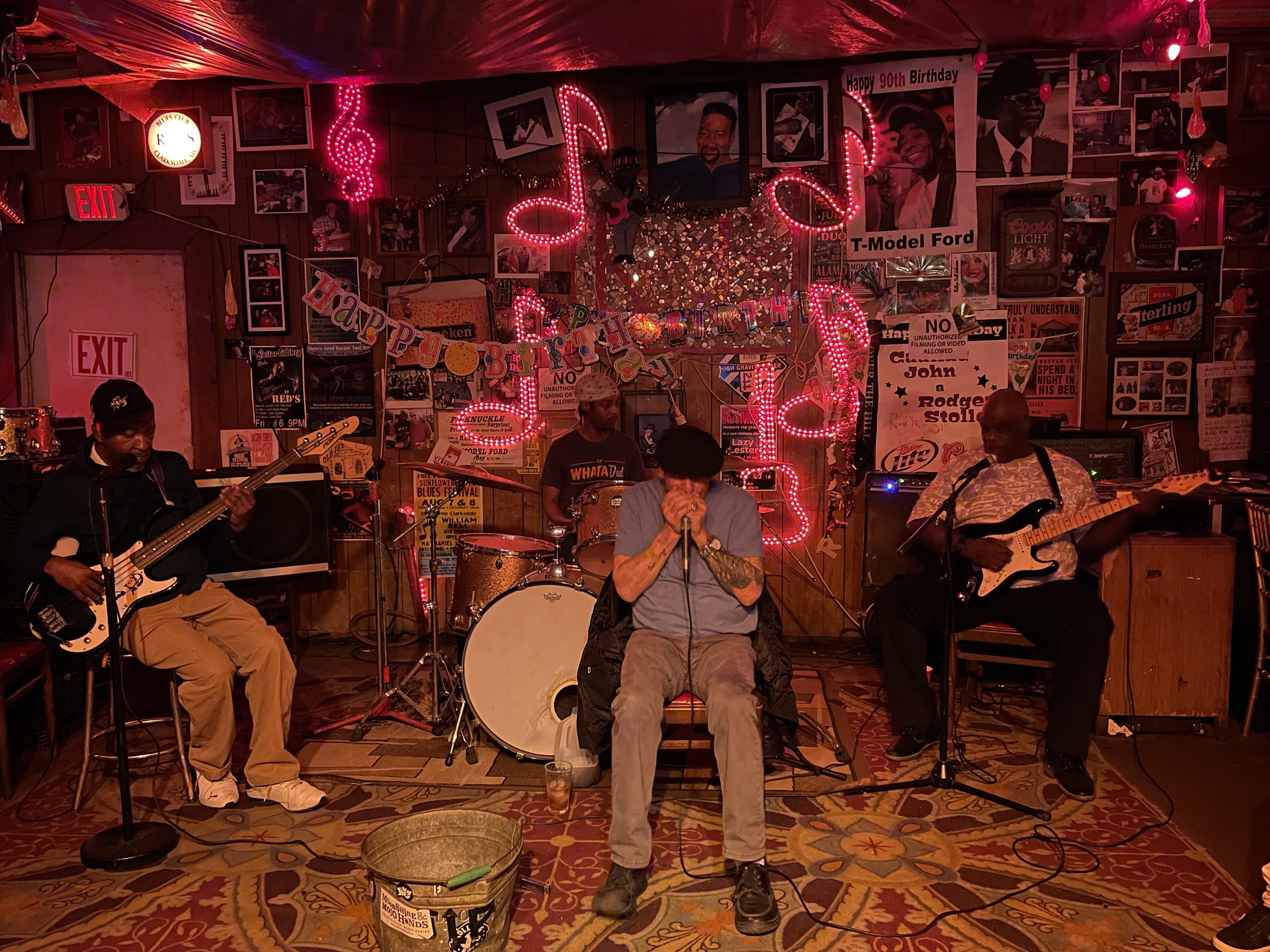 US Mississippi Clarksdale guy in concert in red