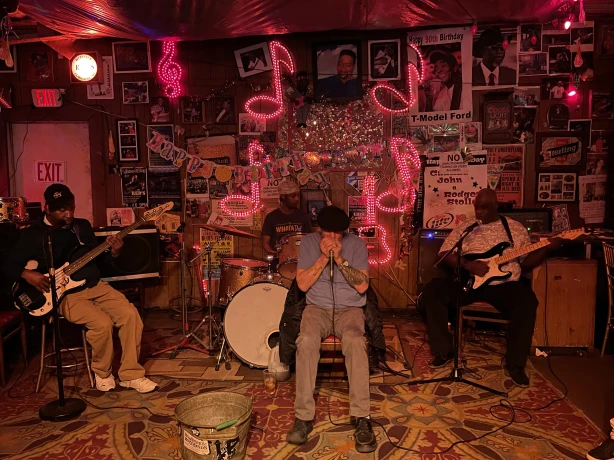 US Mississippi Clarksdale guy in concert in red