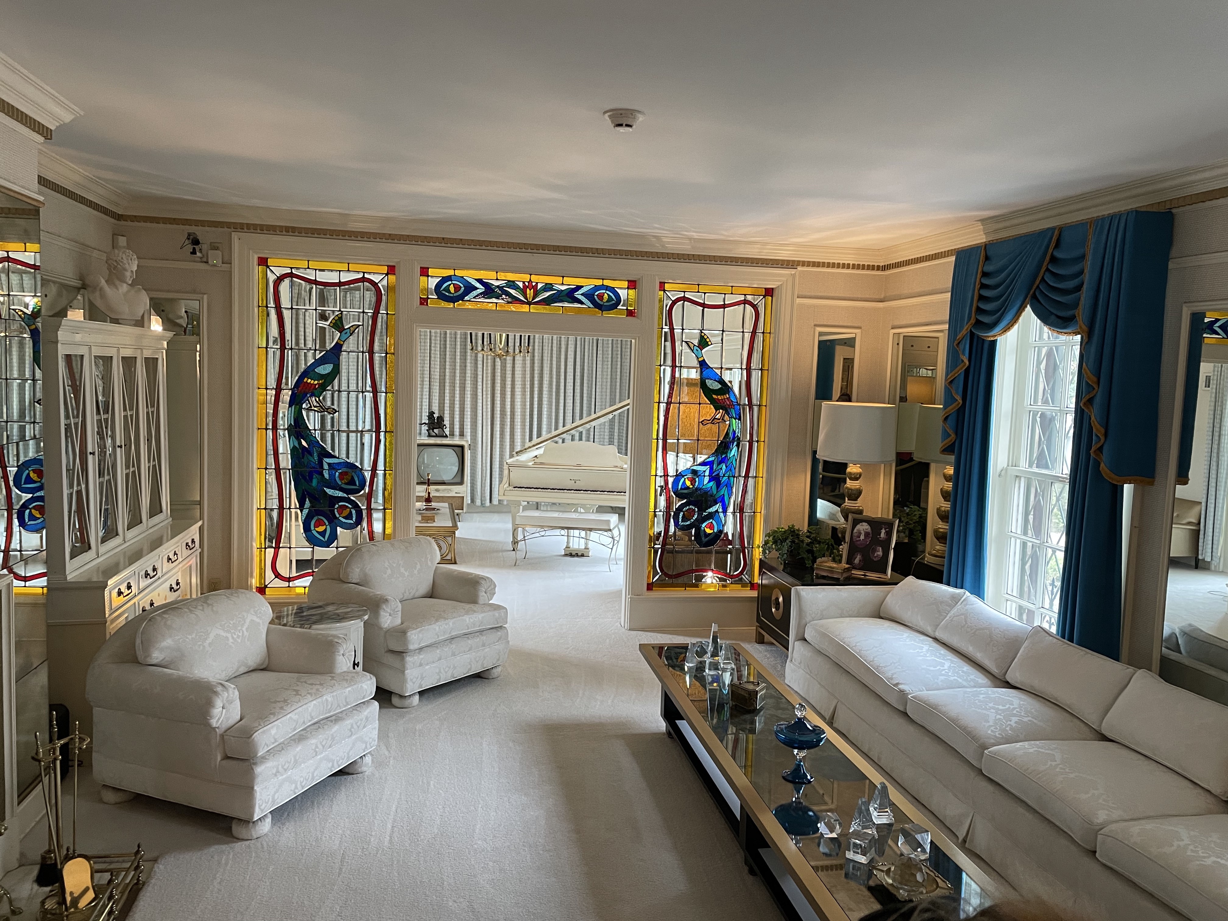 US Tennessee Memphis Graceland livingroom