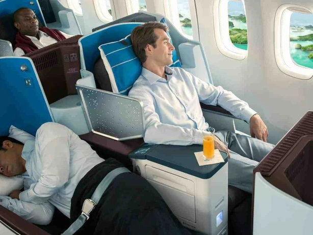 US VLIEGEN KLM 777 Business Class