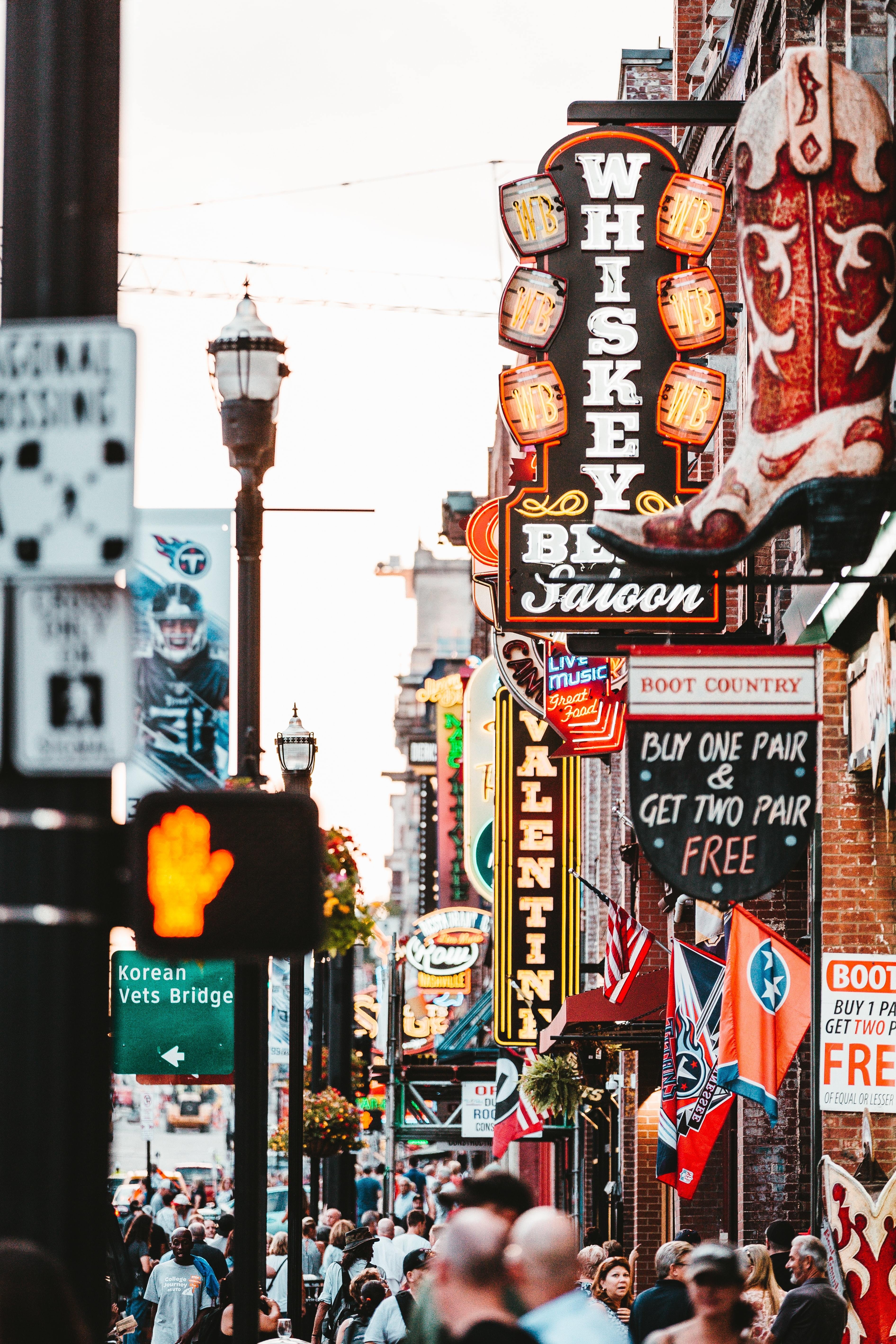 USA Tennessee Nashville broadway daytime drew hays unsplash