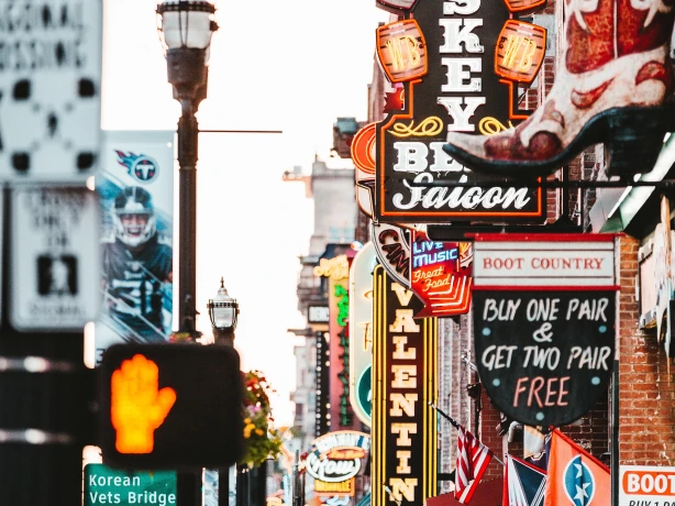 USA Tennessee Nashville broadway daytime drew hays unsplash