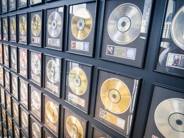 USA Tennessee Nashville wall with records uwe conrad unsplash