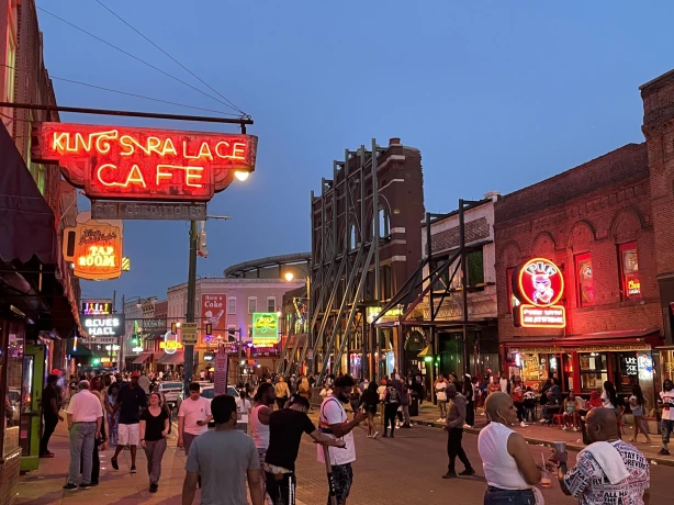 Usa memphis street night