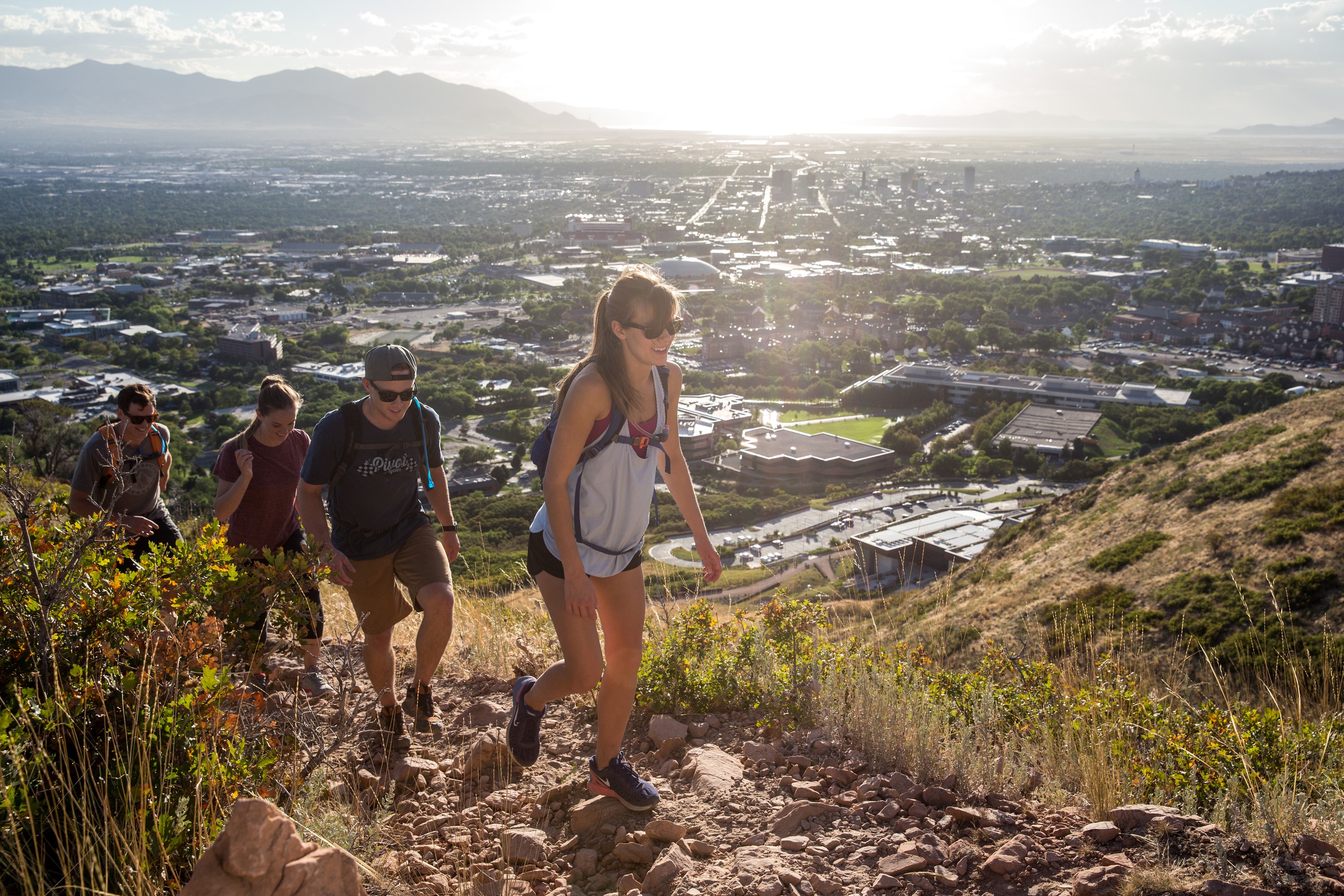 united-states-utah-hiking-view-friends