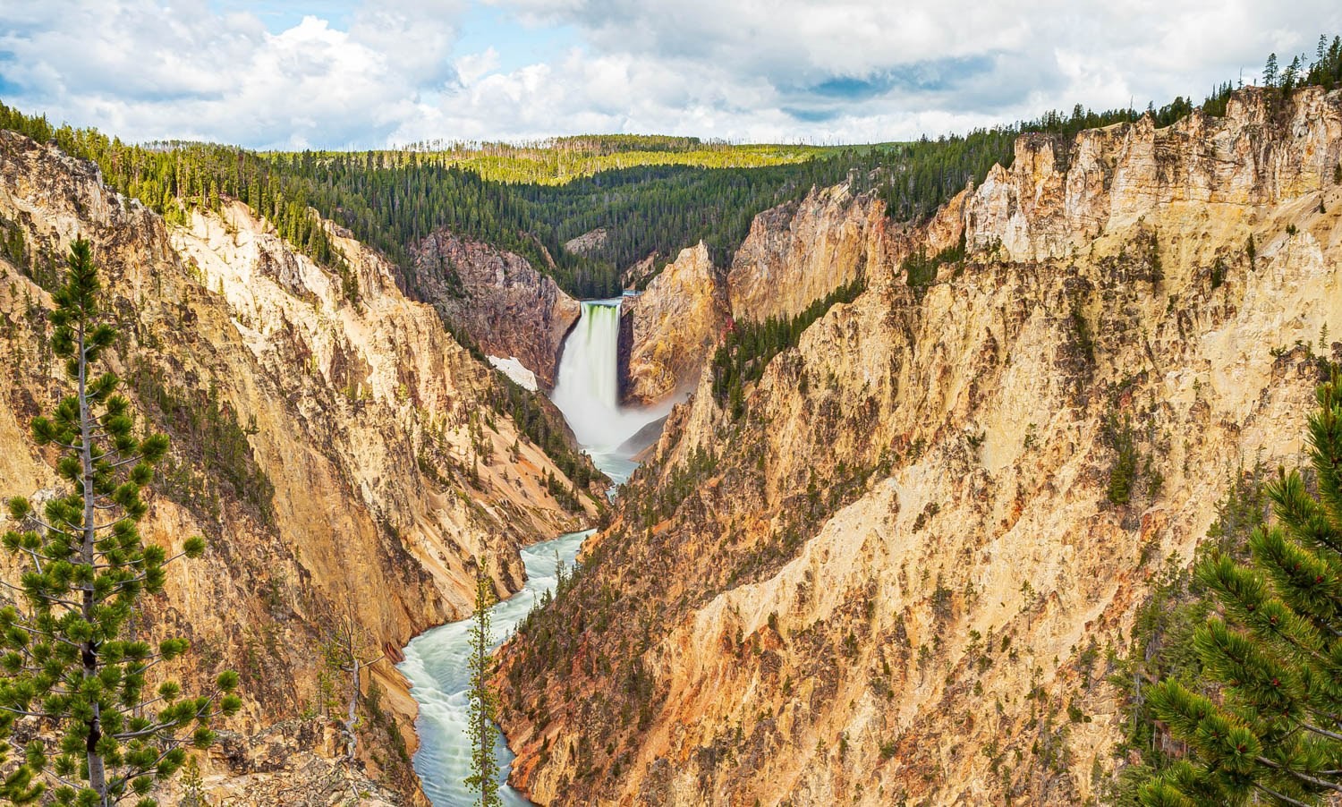 Usa wyoming yellowstone national park c stephen walker unsplash