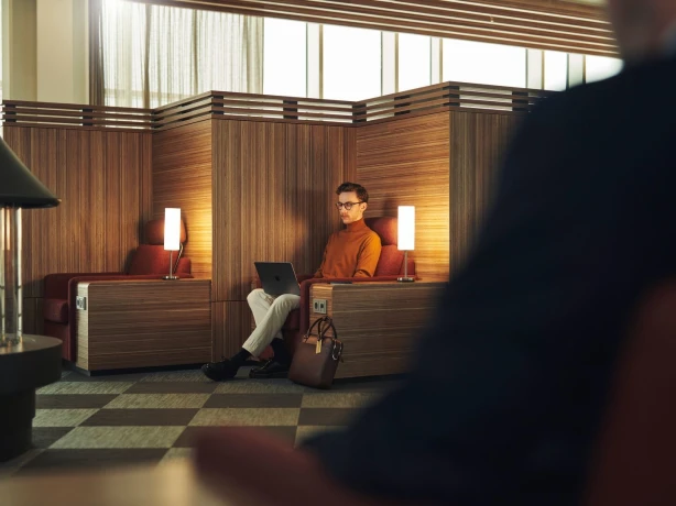 Large Icelandair Saga Lounge 15