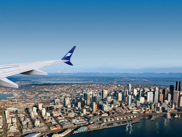 Icelandair flights aircraft view Seattle Gluggi sky v