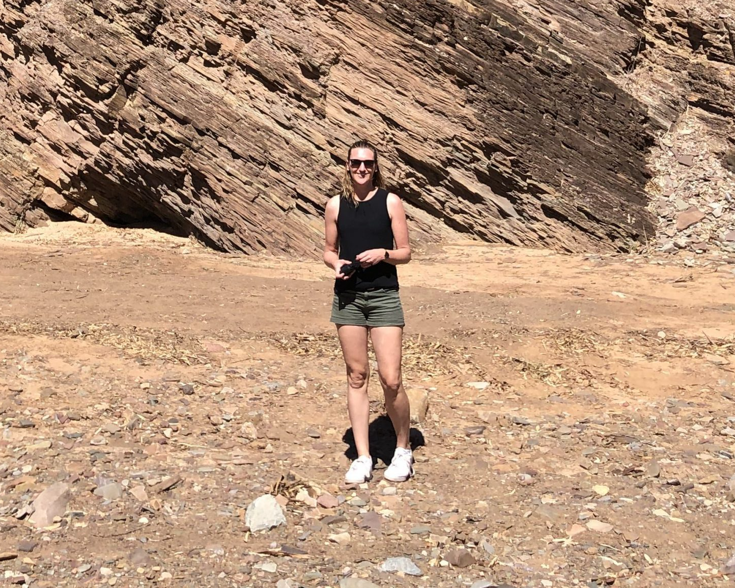 Sylvia glimlacht naar de camera