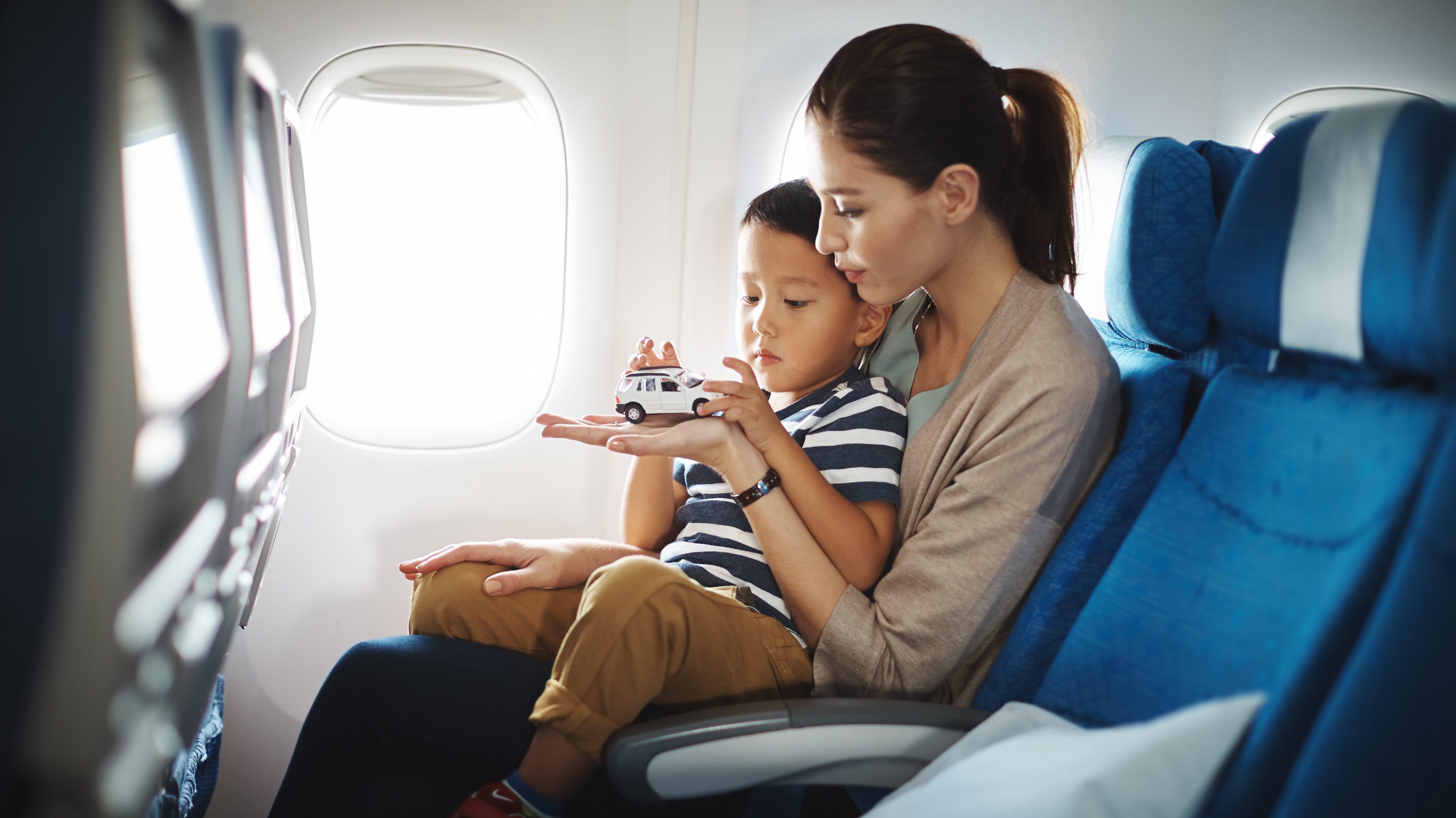 Au cathay pacific mother son family under5s flights economy