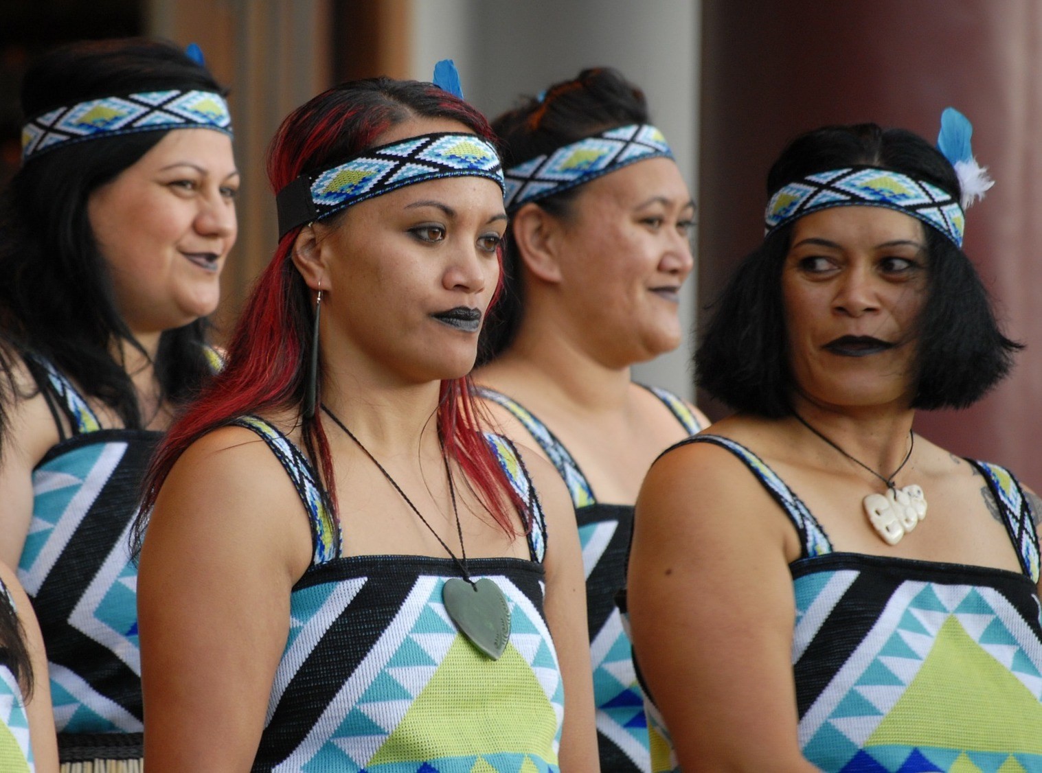 Vier Māori vrouwen in traditionele kleding