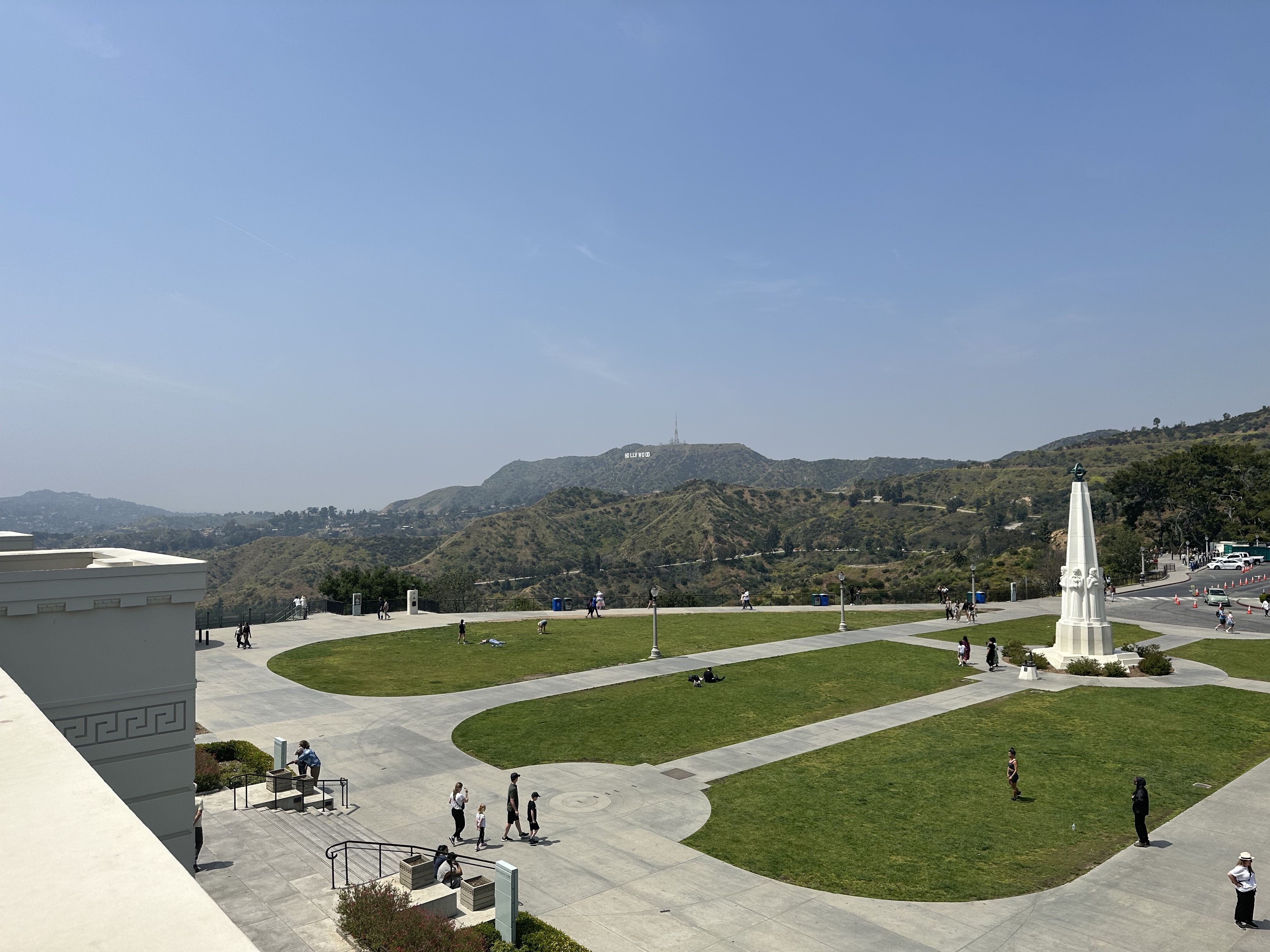 US CA Los Angeles Griffith Observatory view of Hollywood Sign