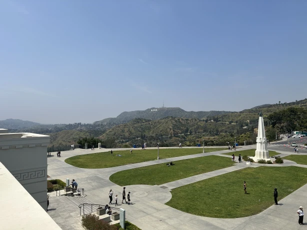 US CA Los Angeles Griffith Observatory view of Hollywood Sign
